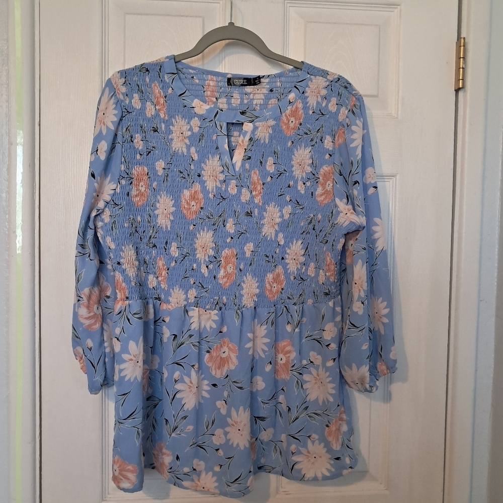 💰Cure Floral Peplum Top